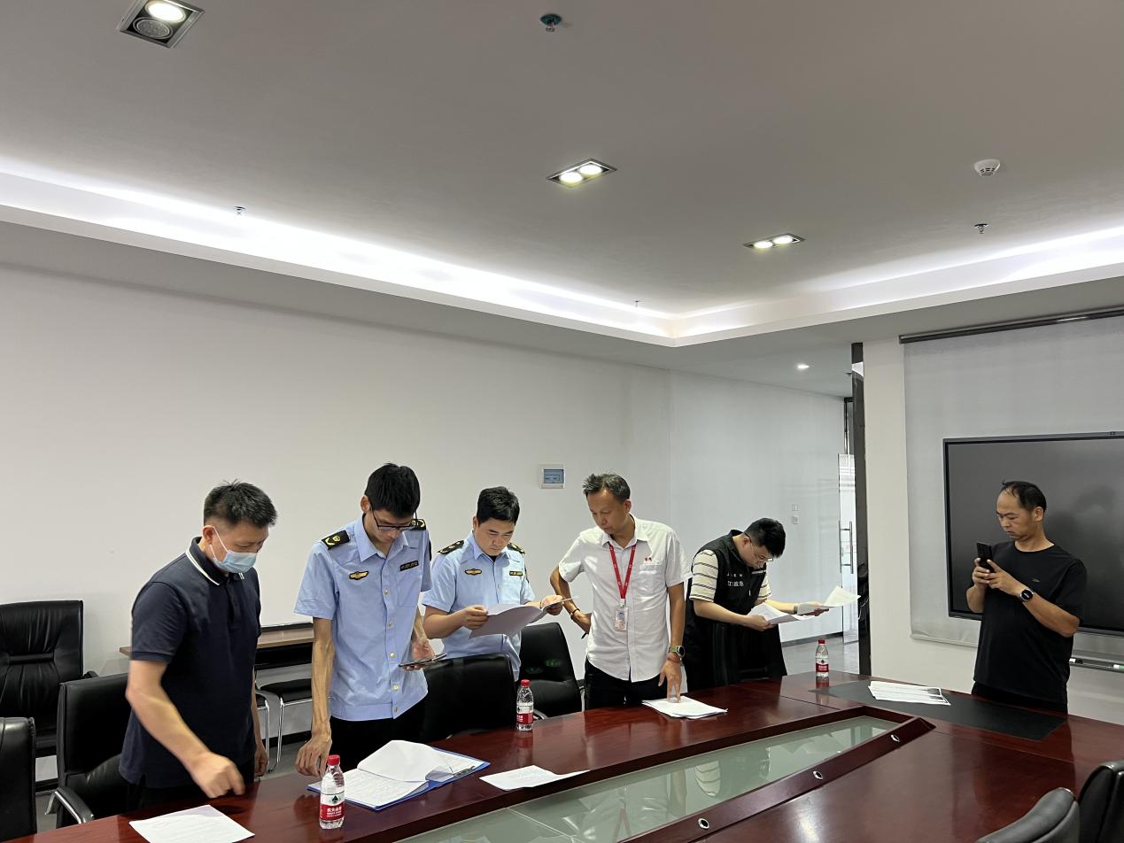 區(qū)應(yīng)急管理局對(duì)企業(yè)開展安全生產(chǎn)檢查20240924.docx_1